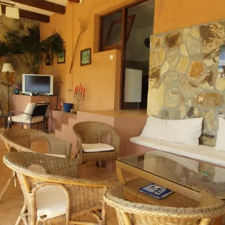 Villa Sleeps 8 Pool Wifi
